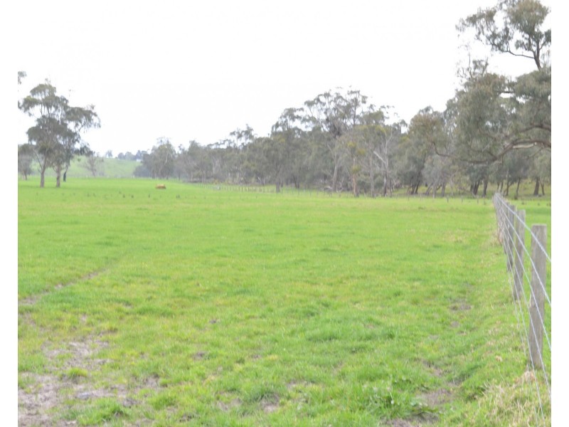 2/65 Hills Rd, Nyora VIC 3987