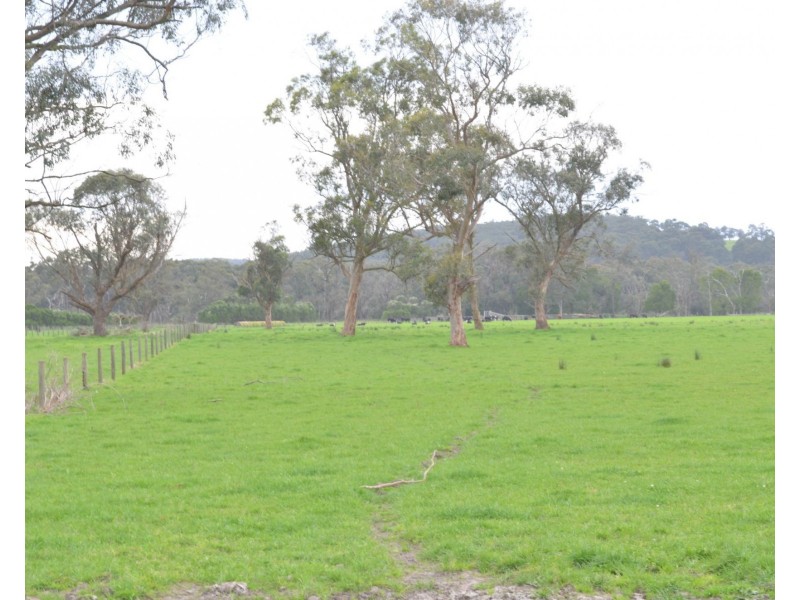 2/65 Hills Rd, Nyora VIC 3987