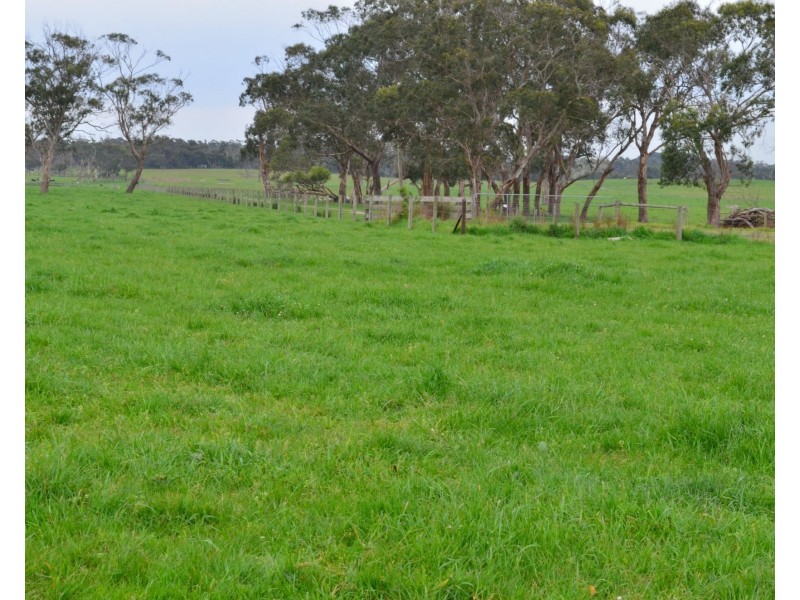 2/65 Hills Rd, Nyora VIC 3987