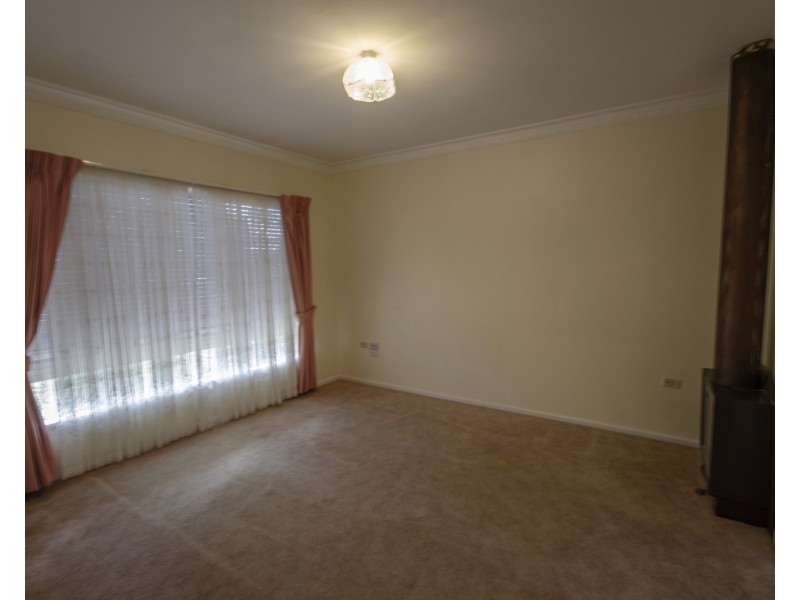 8 Henry St, Koo Wee Rup VIC 3981