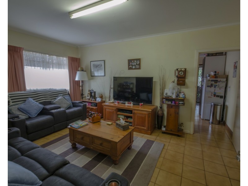 8 Henry St, Koo Wee Rup VIC 3981