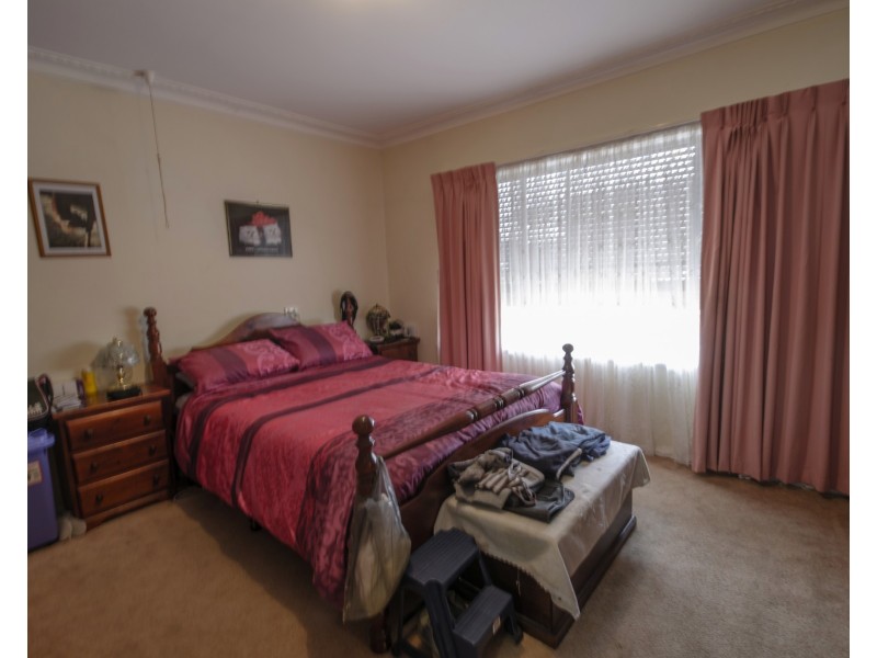 8 Henry St, Koo Wee Rup VIC 3981