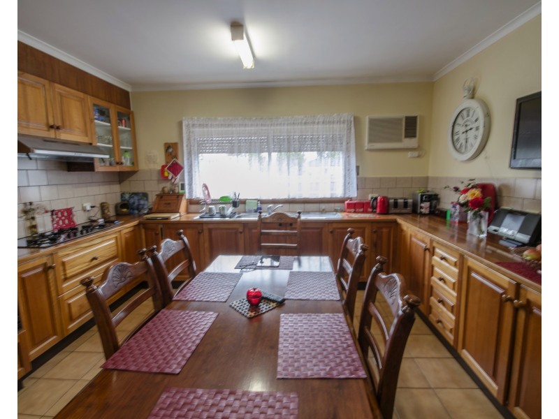 8 Henry St, Koo Wee Rup VIC 3981