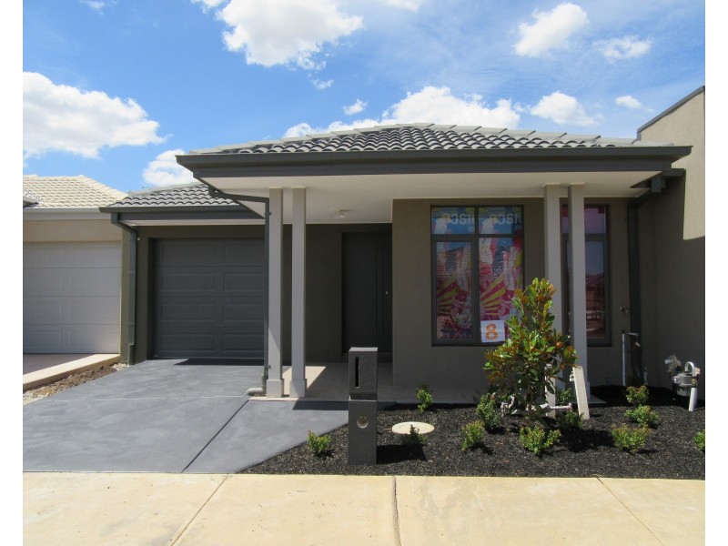 8 Cavendish Dive, Clyde North VIC 3978