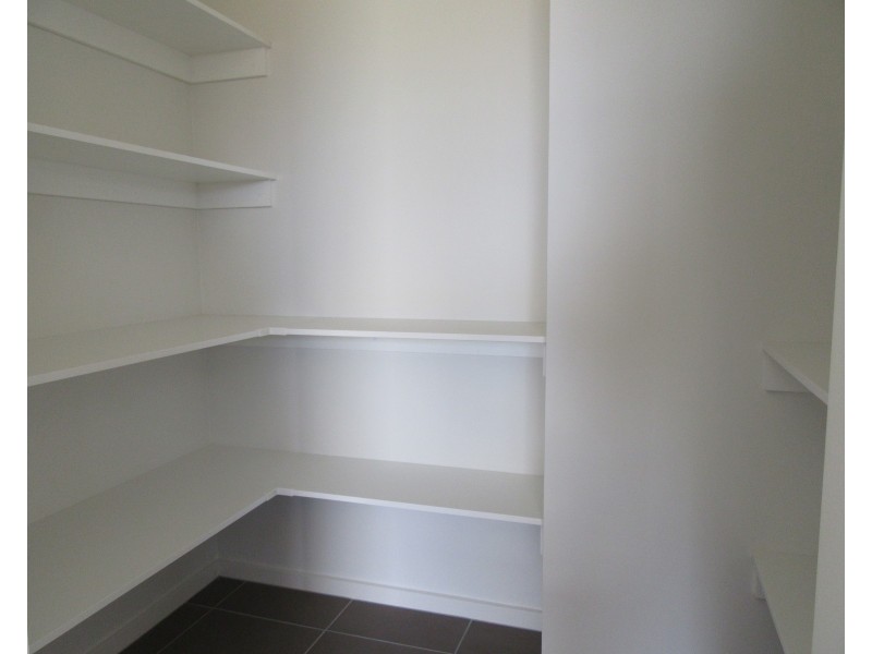 8 Cavendish Dive, Clyde North VIC 3978