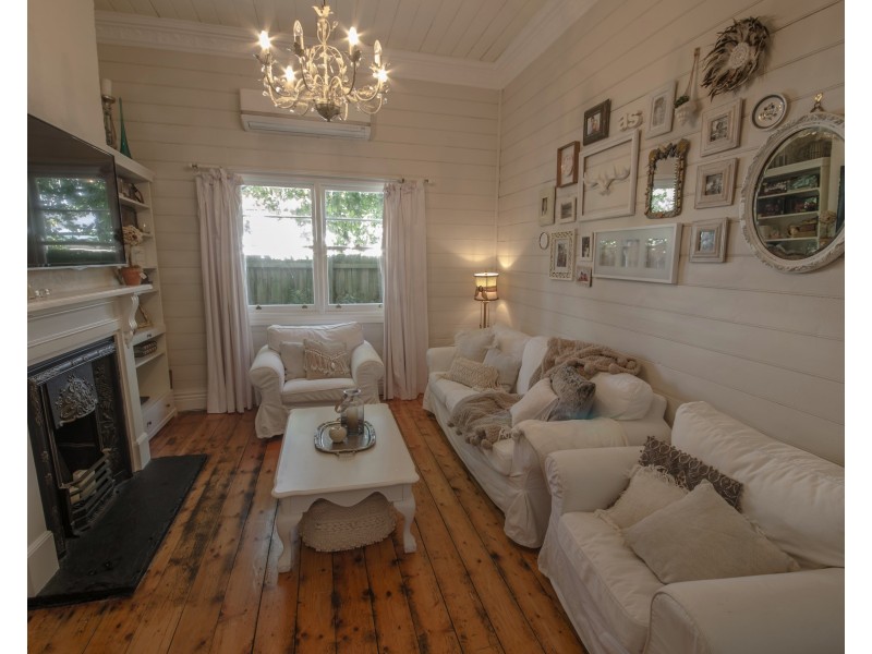 25 Carnarvon St, Lang Lang VIC 3984