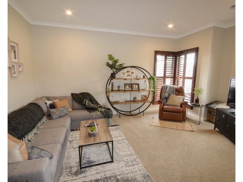 43 Rosebery St, Lang Lang VIC 3984