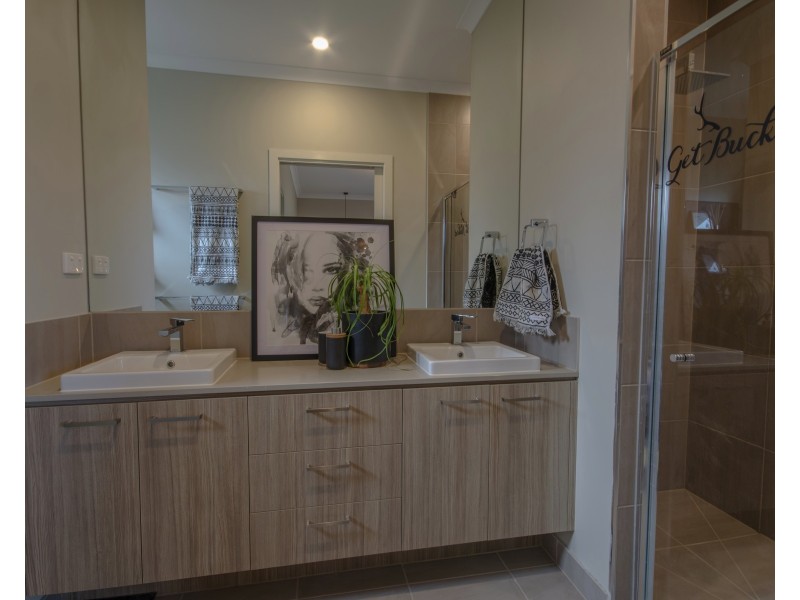 43 Rosebery St, Lang Lang VIC 3984