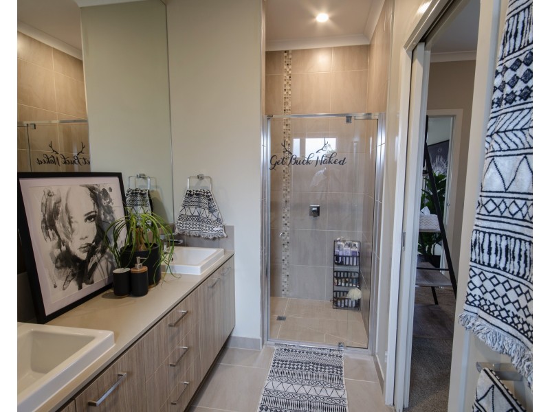 43 Rosebery St, Lang Lang VIC 3984