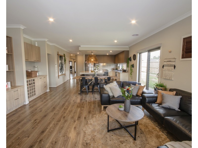 43 Rosebery St, Lang Lang VIC 3984