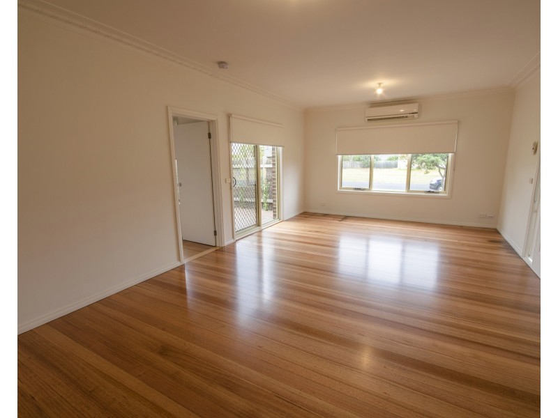 1/17 Salmon St, Koo Wee Rup VIC 3981