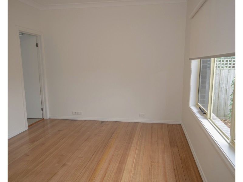 1/17 Salmon St, Koo Wee Rup VIC 3981