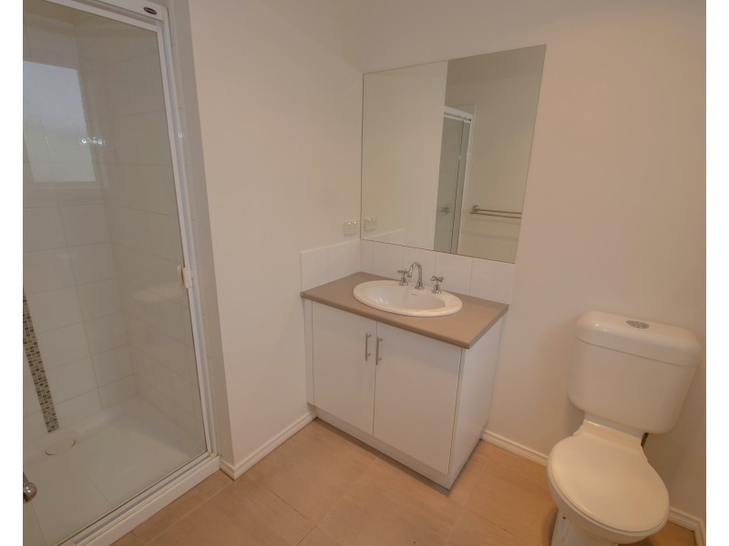 1/17 Salmon St, Koo Wee Rup VIC 3981