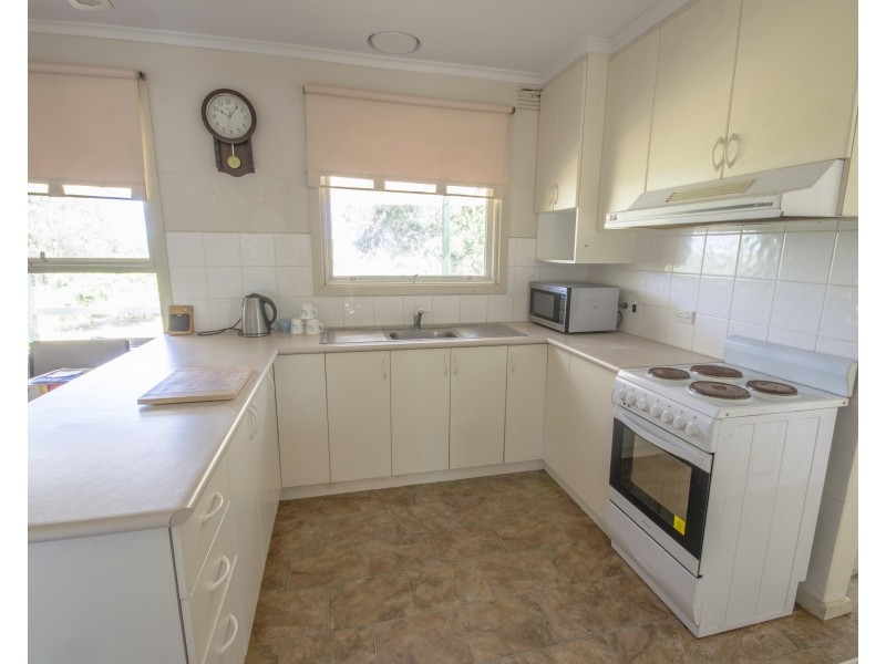 8 Brisbane St, Poowong VIC 3988