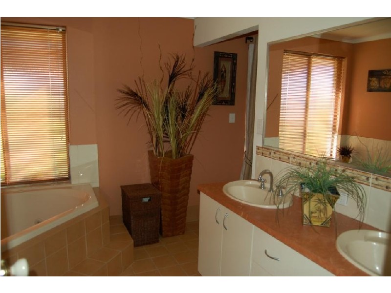 89 kemp, Pearsall WA 6065