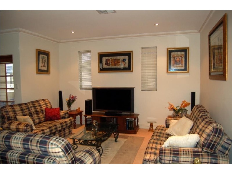 4/20 COOLANGATTA, Hillarys WA 6025