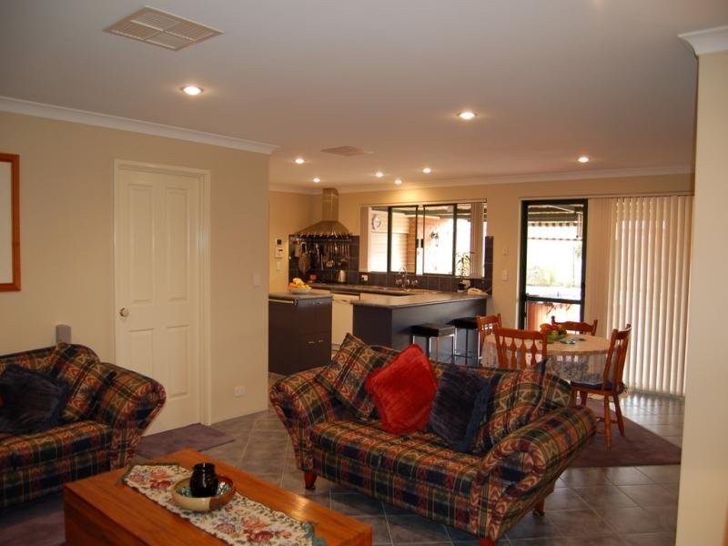 1 Tama Way, Pearsall WA 6065