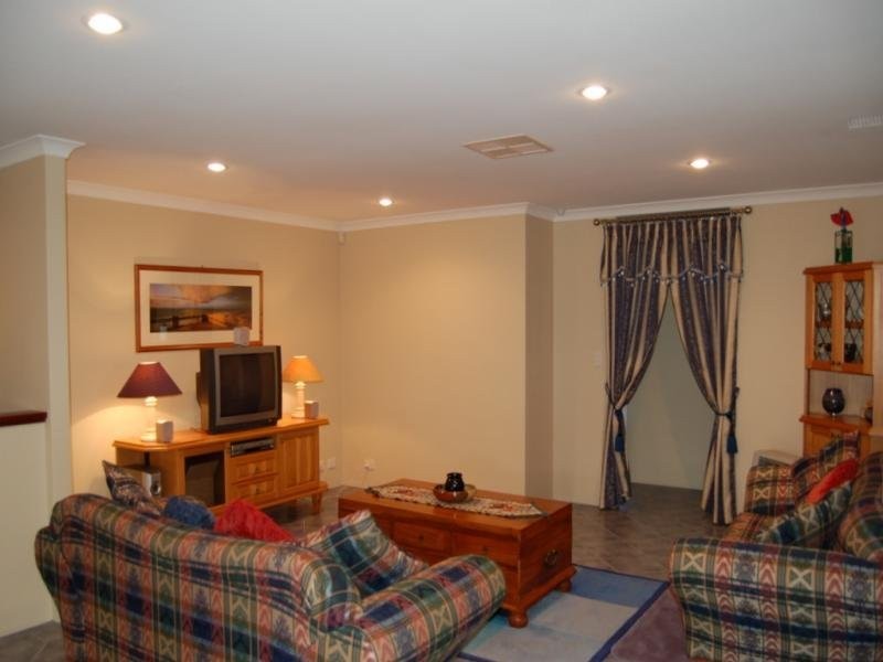 1 Tama Way, Pearsall WA 6065