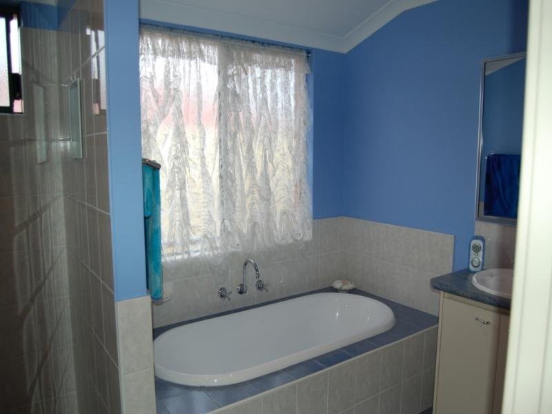 1 Tama Way, Pearsall WA 6065