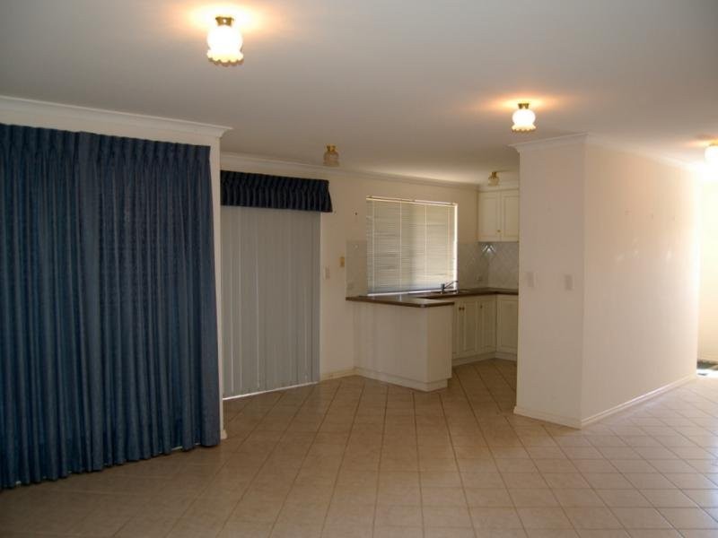 3/12 hindmarsh, Yokine WA 6060