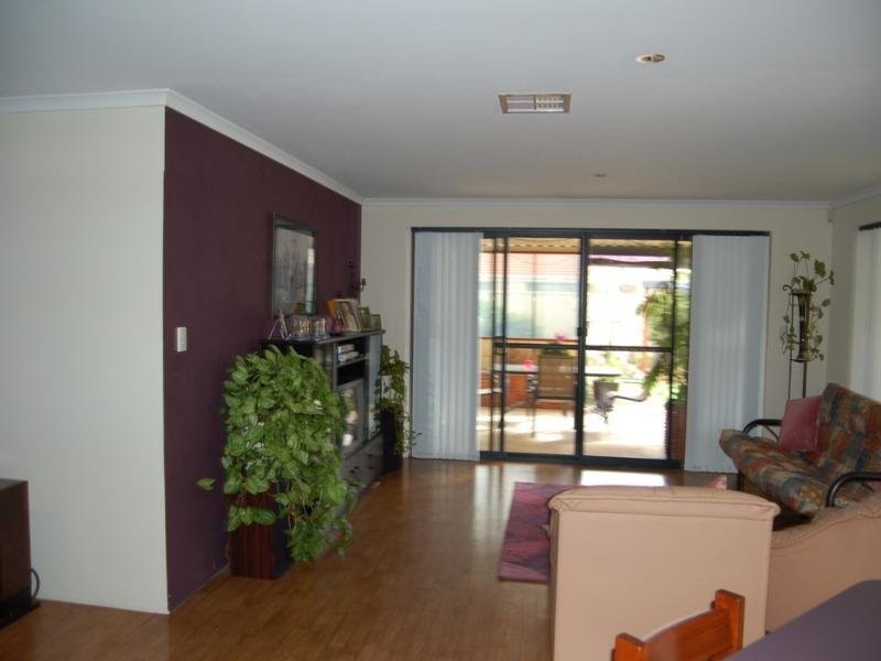 89 kemp Street, Pearsall WA 6065