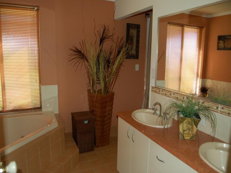 89 kemp Street, Pearsall WA 6065