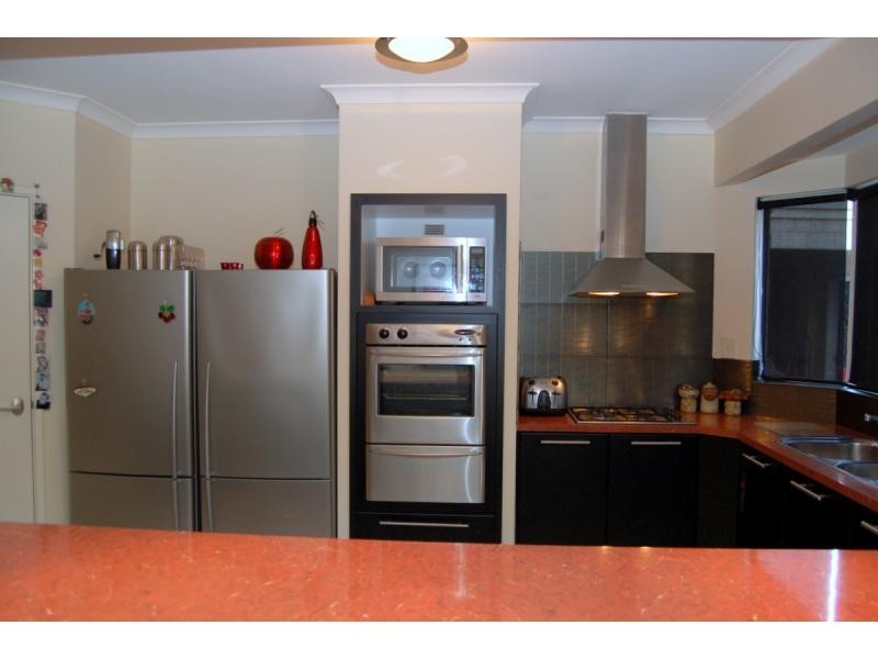 11 Bryanston, Madeley WA 6065