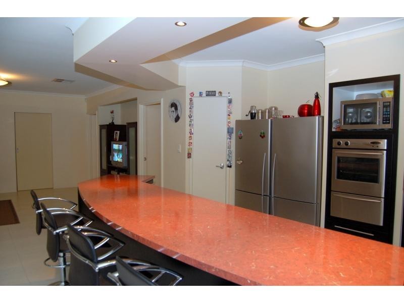 11 Bryanston, Madeley WA 6065