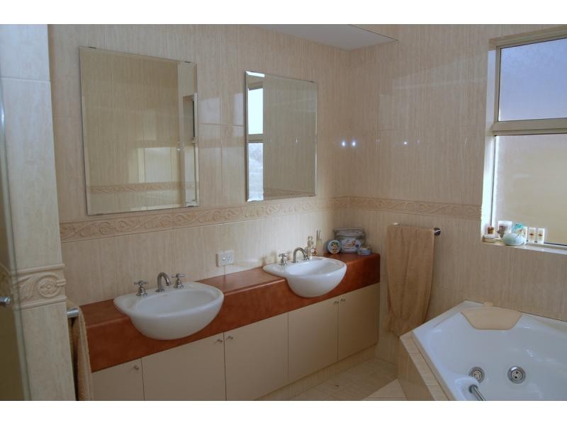 11 Bryanston, Madeley WA 6065