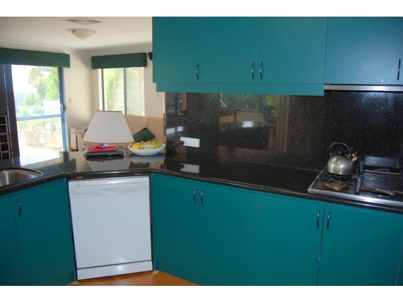 24 Rise Court, Mount Richon WA 6112