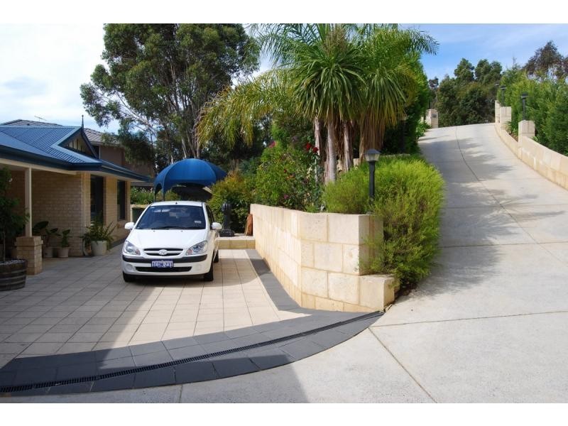 24 Rise Court, Mount Richon WA 6112