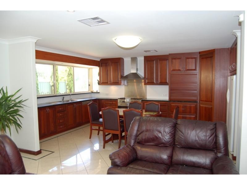 33 Almadine, Carine WA 6020