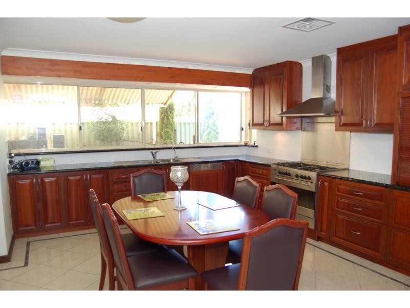 33 Almadine, Carine WA 6020