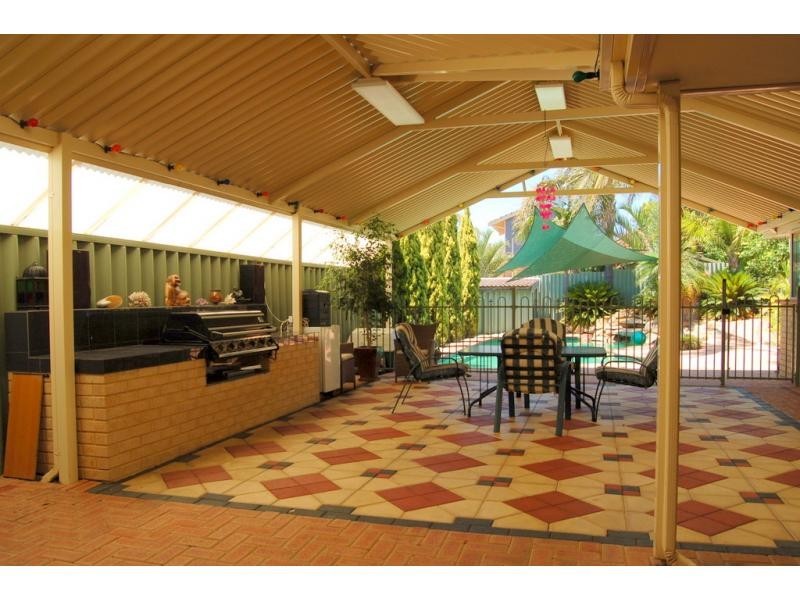 33 Almadine, Carine WA 6020