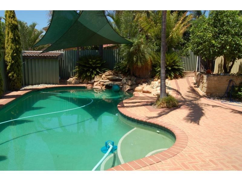 33 Almadine, Carine WA 6020