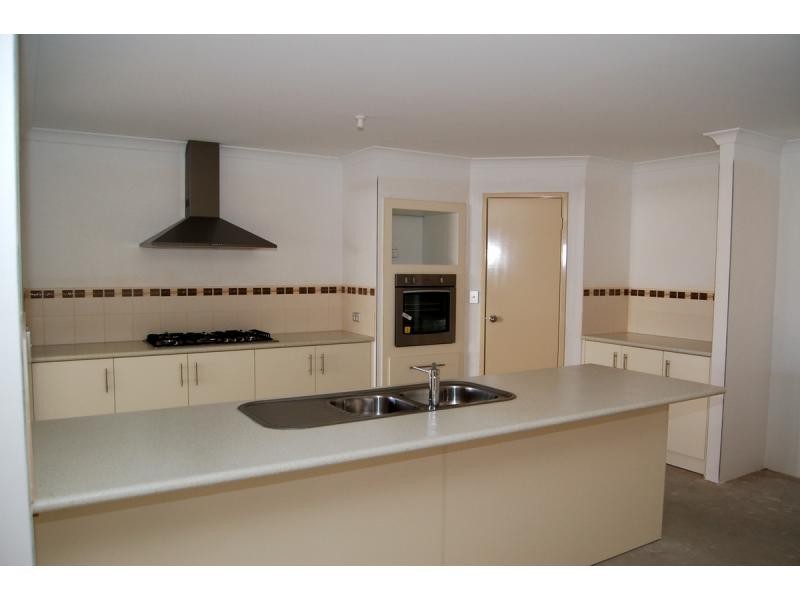 14 HESSION Street, Aveley WA 6069