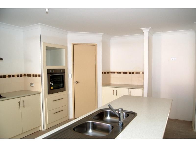 14 HESSION Street, Aveley WA 6069