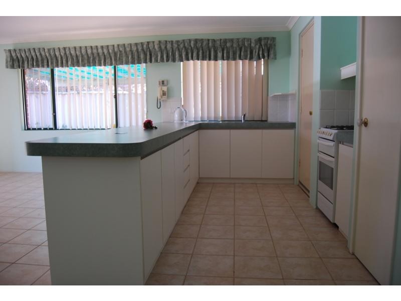 5 A Nettle Place, Halls Head WA 6210