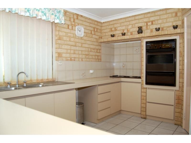 34 Peregrine Drive, Kingsley WA 6026