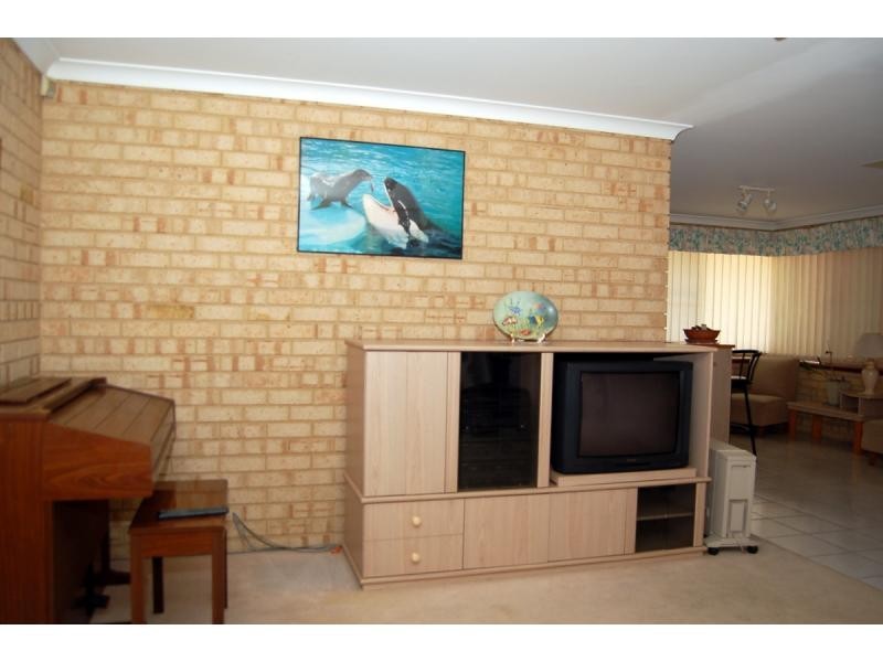 34 Peregrine Drive, Kingsley WA 6026