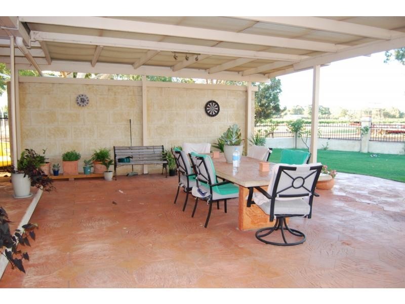 586 Great Northern Highway, Herne Hill WA 6056