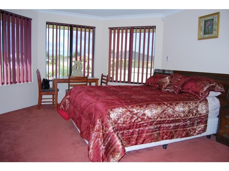 18 Woodside Loop, Beckenham WA 6107