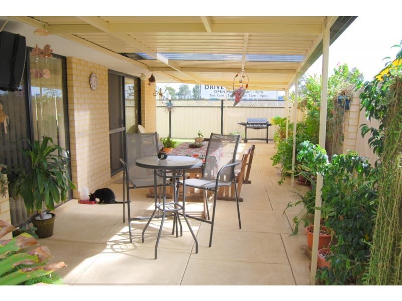 18 Woodside Loop, Beckenham WA 6107