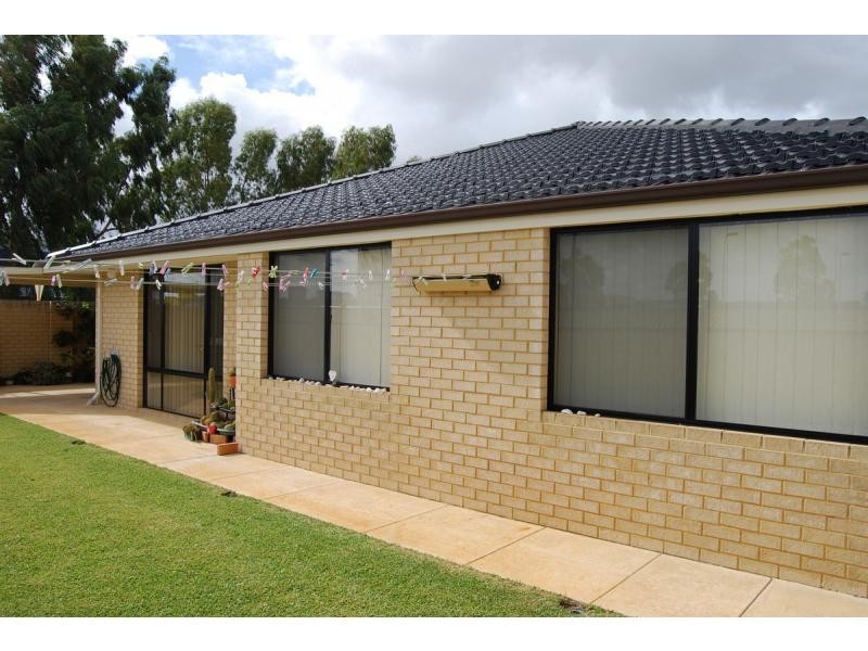 18 Woodside Loop, Beckenham WA 6107