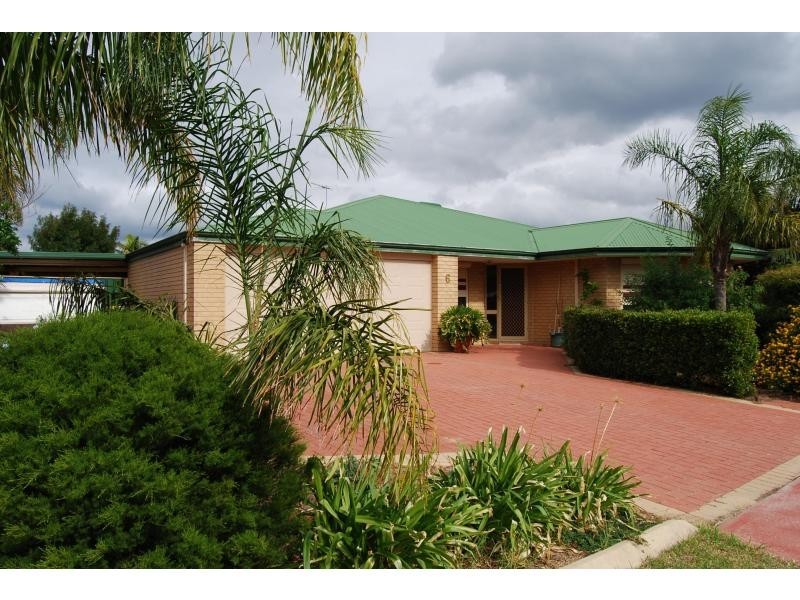 6 Bohemia Grove, Seville Grove WA 6112