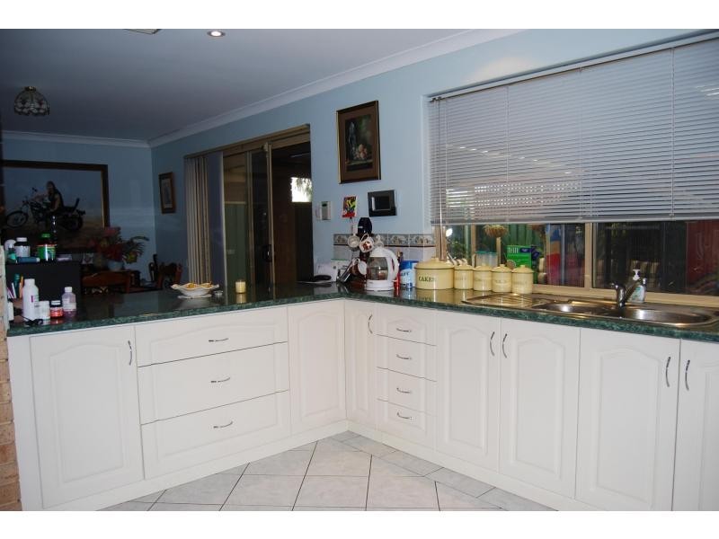 6 Bohemia Grove, Seville Grove WA 6112