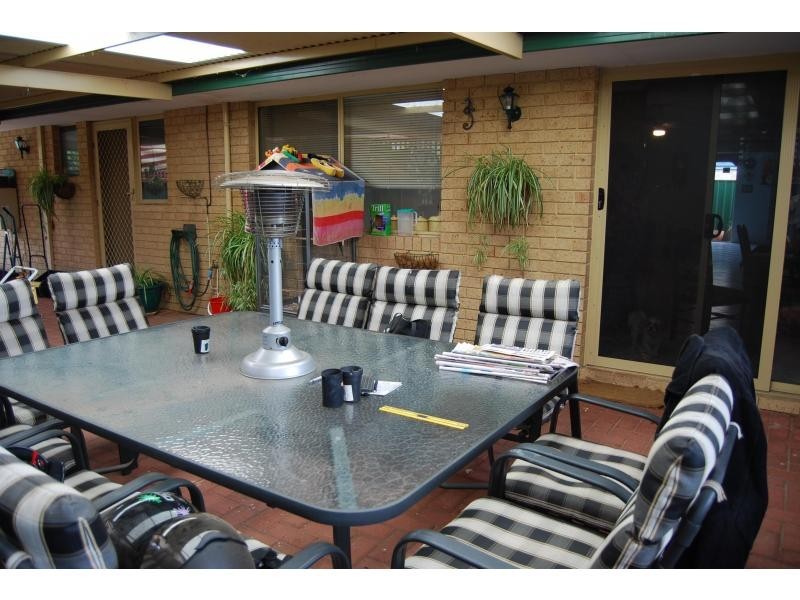 6 Bohemia Grove, Seville Grove WA 6112