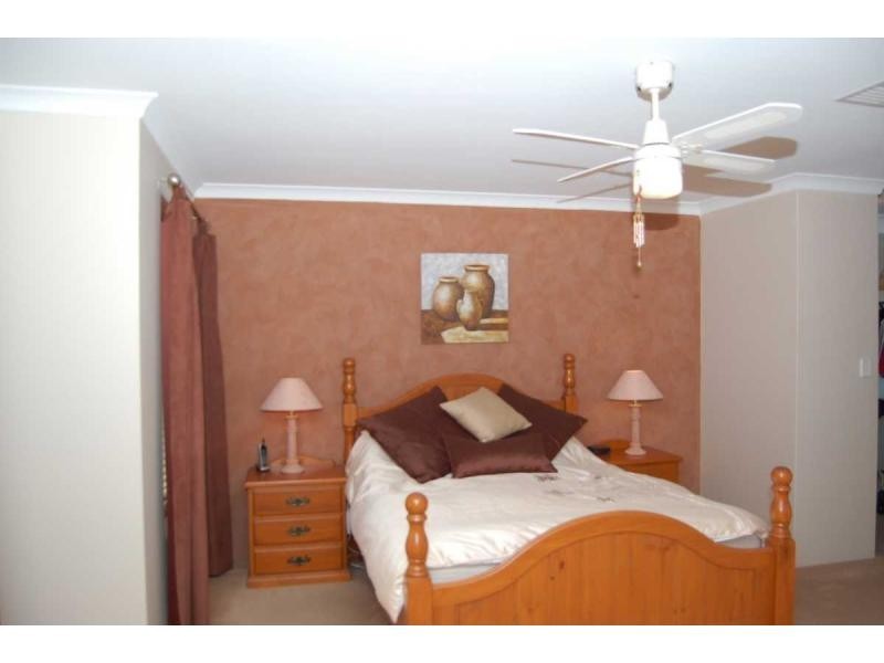 17 Indiana Way, Hocking WA 6065