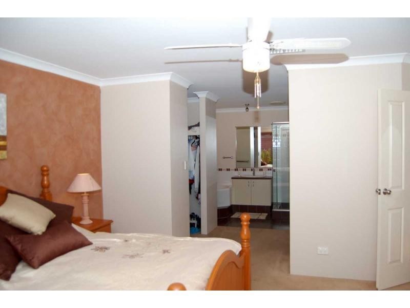 17 Indiana Way, Hocking WA 6065