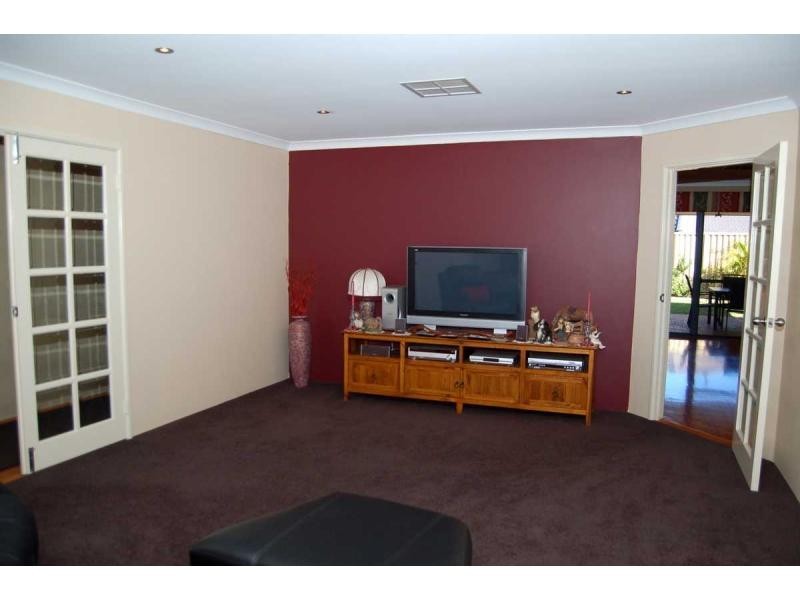 17 Indiana Way, Hocking WA 6065